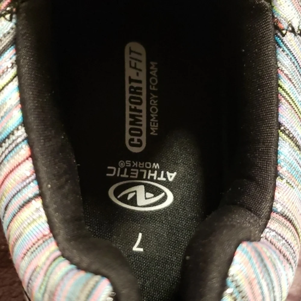 Tennis‎ shoe